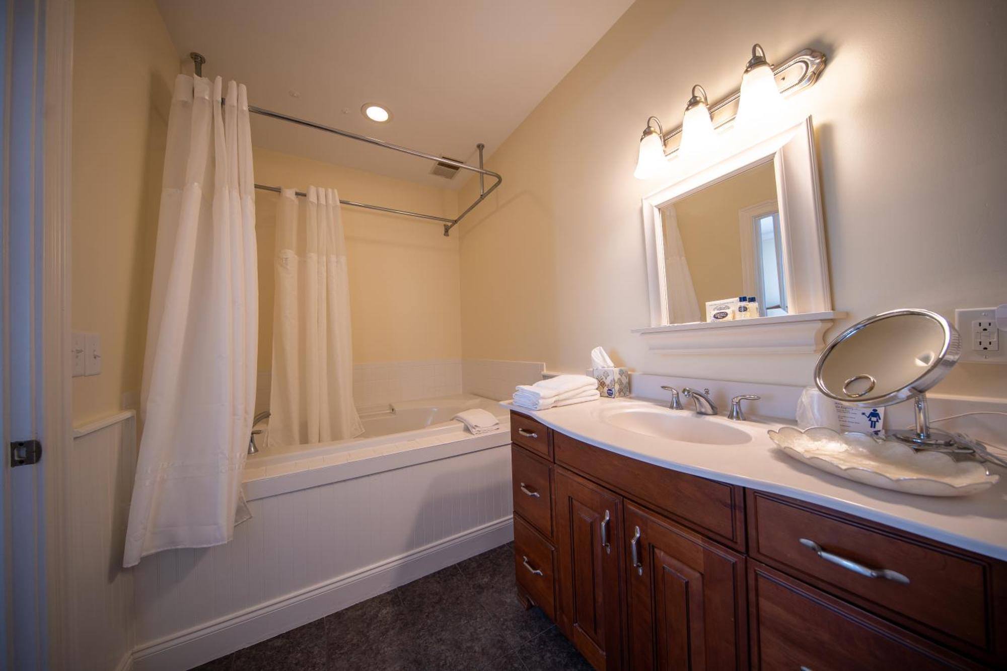 The Edenton Collection-The Granville Queen Inn חדר תמונה
