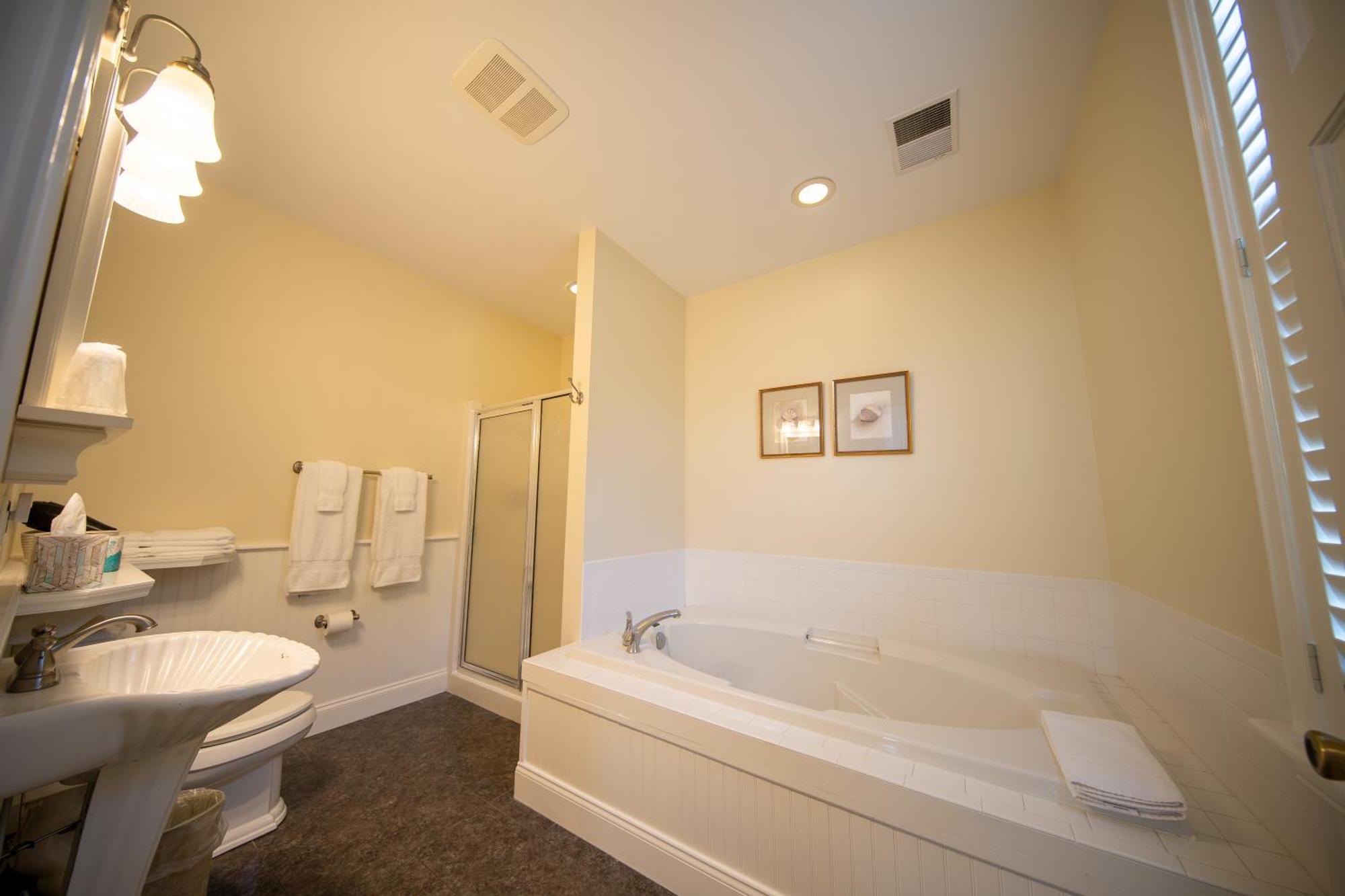The Edenton Collection-The Granville Queen Inn חדר תמונה